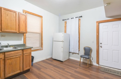 Irving Park Apartment | Central Haven Escape: Stylish 3BR With Free Parking