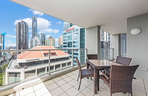 Brisbane Central Business District Apartment | Central Heights ~ 2Bed/2Bath/Car/Pool/Views ~ CBD