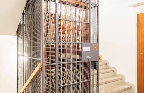 Punavuori Apartment | Central & Hip w King Bed, 50m tram & bus, Netflix