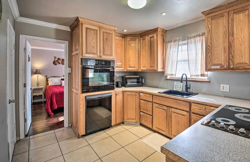 Piney House | Central Hot Springs Family Home w/Deck!
