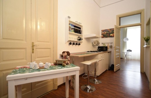 Coste Apartment | Central house - elegant apartment in an ancient building in the historic center