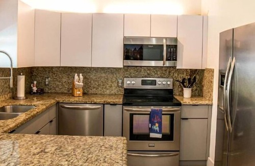 Coral Terrace House | Central house Miami with heated Pool /games
