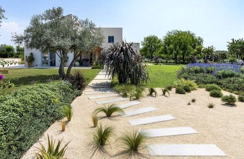 Avola House | Central house with beautiful views and heated pool