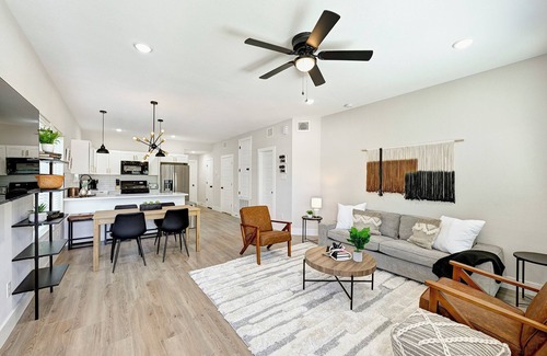 Northside Apartment | Central HTX Apt: Free Wi-Fi, A/C, Full Kitchen, Near Top Attractions.