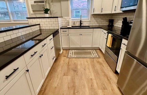 Joslyn Castle Apartment | Central Hub: Minutes to UNMC and Dining