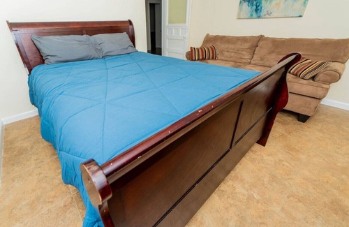 Historic Uptown House | Central in DWTN St Pete 5 BR with Parking!
