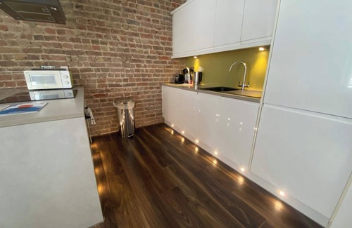Kemptown Apartment | Central Kemptown Studio Vibrant Retreat