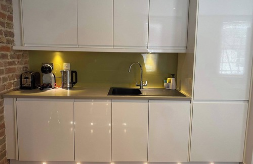 Kemptown Apartment | Central Kemptown Studio Vibrant Retreat