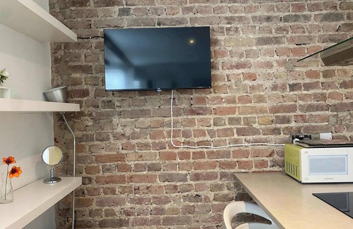 Kemptown Apartment | Central Kemptown Studio Vibrant Retreat