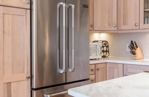 Charleston Historic District Apartment | Central King St Condo: Private Balcony, Full Kitchen & Comfort for 6 Guests
