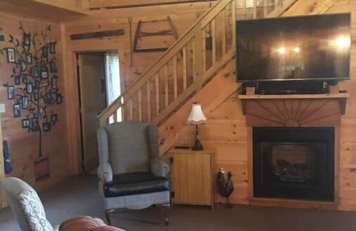 Campbellsville Cabin | Central Ky cabin with a beautiful view. Near Bourbon Trail & local festivals