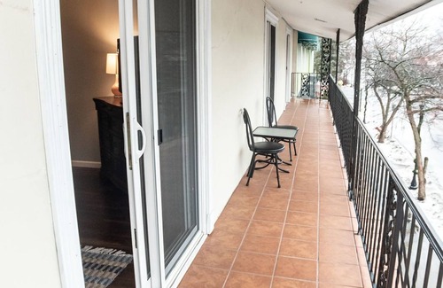Lake George Apartment | Central Lake George Escape – Balcony Views, Walk to Everything