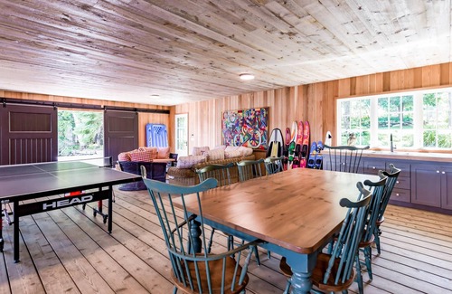 Muskoka Lakes Villa | Central Lake Joe! Ultra Chic! 7 Bdrm! Beach! 1400sqft Party Dock! Sauna!
