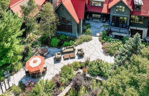 Muskoka Lakes Villa | Central Lake Joe! Ultra Chic! 7 Bdrm! Beach! 1400sqft Party Dock! Sauna!