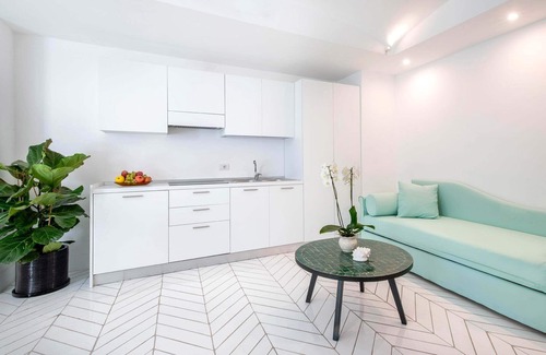 Sant'Agnello Condo | Central lavish serviced studio flat with patio, jacuzzi and BBQ