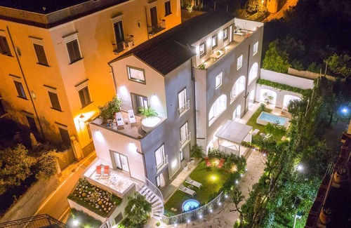 Sant'Agnello Condo | Central lavish serviced studio flat with patio, jacuzzi and BBQ