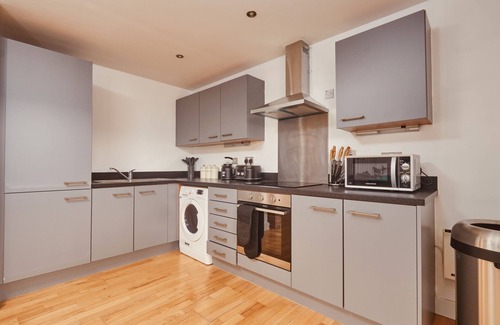 Leeds Apartment | Central Leeds Dock Apt, Free Secure Parking! 2 Bed