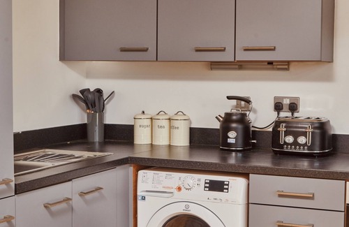 Leeds Apartment | Central Leeds Dock Apt, Free Secure Parking! 2 Bed