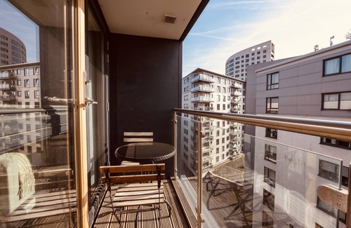 Leeds Apartment | Central Leeds Dock Apt & Free Secure Parking!