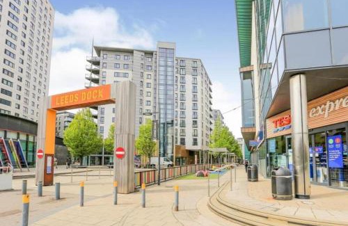 Leeds Apartment | Central Leeds Dock Apt, Free Secure Parking! 2 bed