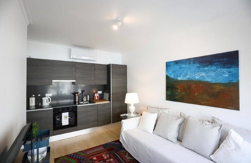 Sao Sebastiao da Pedreira House | Central Lisbon Luxury Apartment