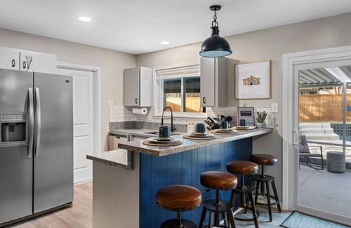 West San Antonio House | Central Loc~Stylish~Pool~HotTub