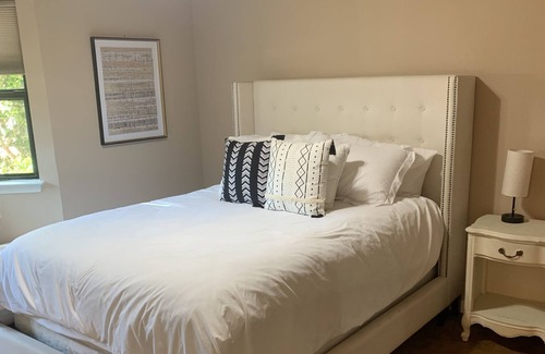 Brentwood Condo | Central location comfy 2/2 walkable restaurants and shopping 2 pools