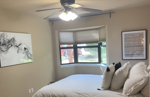 Brentwood Condo | Central location comfy 2/2 walkable restaurants and shopping 2 pools