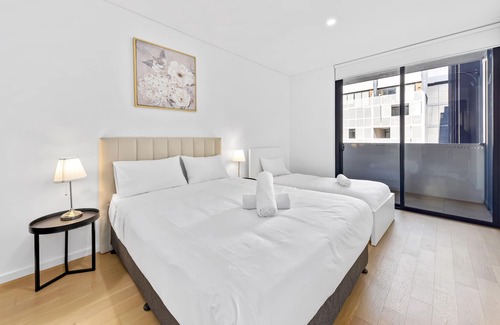 Zetland Apartment | Central Location-Green Square 3 Bedroom APT