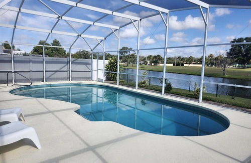 Indian Wells House | Central Location Lakeview Pool Villa near Disney