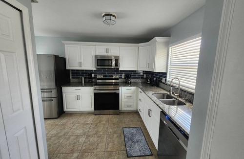 Indian Wells House | Central Location Lakeview Pool Villa near Disney