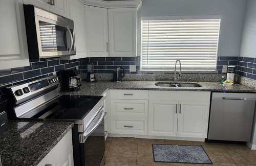 Indian Wells House | Central Location Lakeview Pool Villa near Disney