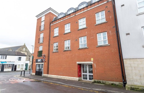 Swindon Apartment | Central Location*Long Stay Discounts*Free Parking