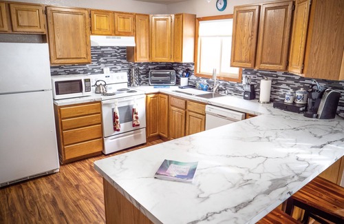 Scenic Foothills House | Central Location, Private Yard, Modern and Comfy Furnishings, Family Friendly