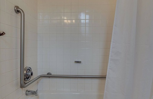 Music Row Hotel | Central Location Renovated Dorm Suite - Music Row!