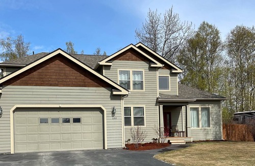 Wasilla House | Central Location - Vacation Adventure or Family Retreat 3BR 2.5BA!