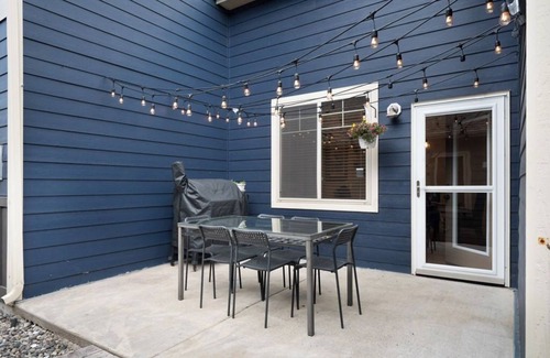 Bozeman House | Central Location with Western Flair