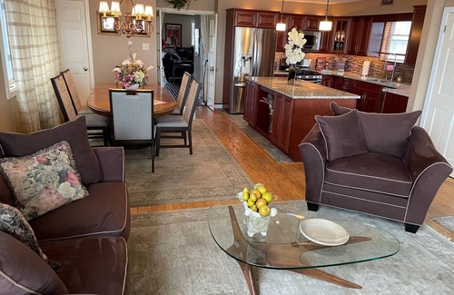 North End House | Central Location within walking to downtown, beaches, and boardwalk! Pets OK!