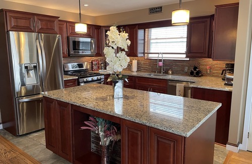 North End House | Central Location within walking to downtown, beaches, and boardwalk! Pets OK!