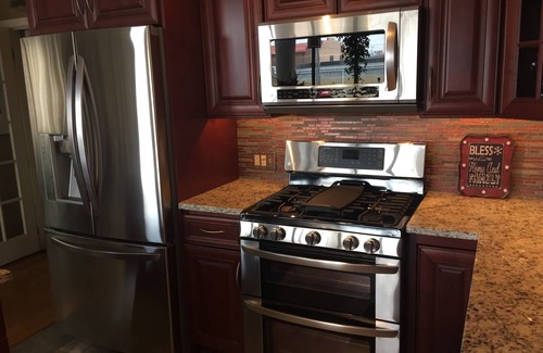 North End House | Central Location within walking to downtown, beaches, and boardwalk! Pets OK!