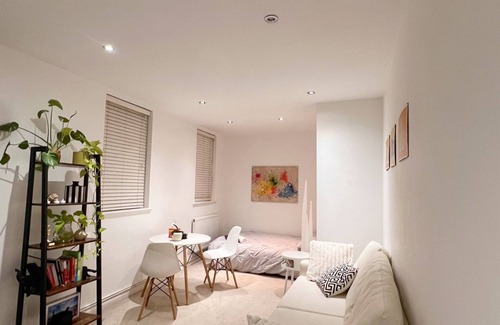 Fitzrovia Apartment | Central London Apt; Regents Park & Oxford Circus w/Public Transport Easy Access