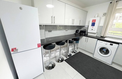 Whitechapel Apartment | Central London Flat – Bright, Modern 2-Bed Apartment.