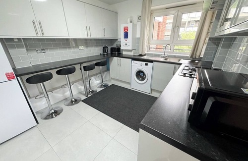 Whitechapel Apartment | Central London Flat – Bright, Modern 2-Bed Apartment.