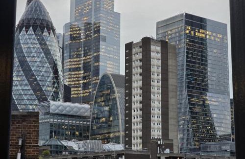 Whitechapel Apartment | Central Luxe Stay - 4 mins to Aldgate East Station