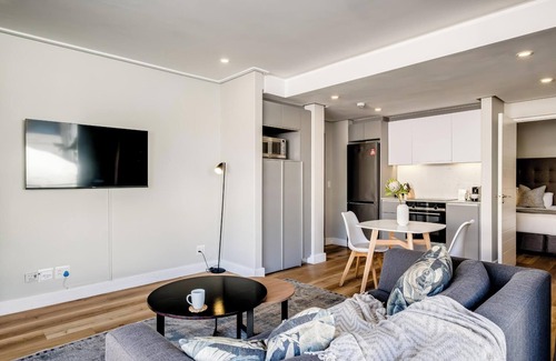 Bantry Bay Apartment | Central Minimalist 1bed by the Ocean The Bantry