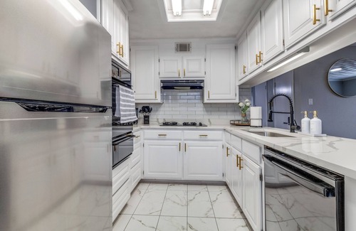 Haltom City House | Central Modern DFW Perfect for Families & Groups!