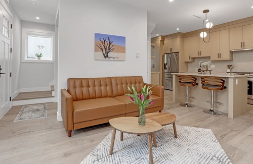 Renfrew-Collingwood House | Central Modern House with Downtown/Highway Access