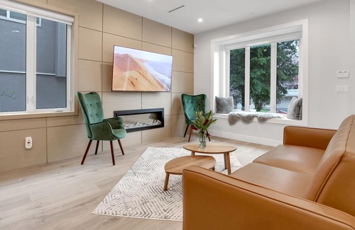 Renfrew-Collingwood House | Central Modern House with Downtown/Highway Access