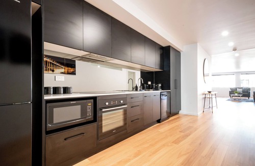 Launceston CBD Apartment | Central & Modern Inner City Apartment with WiFi