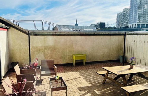 Central Aberdeen Apartment | Central & Modern - Private Terrace - Dog Friendly